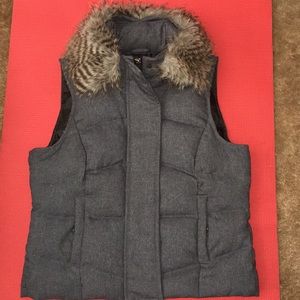 Women size vest with faux fur
